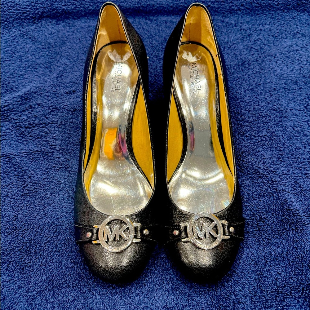 Michael Kors black leather pumps women’s size 7.5.